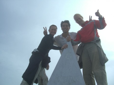 Climbing Vietnam's highest mountain, Fansipan 