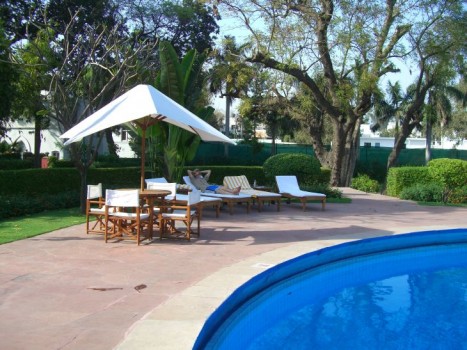 Pool side at the Maidens Hotel in Delhi